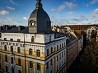 Latvija, Rīga, Vīlandes iela. Fasādes māja, renovēta māja, uzstādīti saules enerģijas paneļi, pazemes autostāvvieta, ieeja no ielas un pagalma, ...